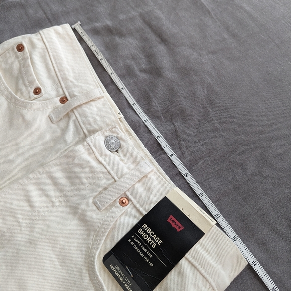Levi's Ribcage Jean Shorts Hello It's Me Off White - Picture 3 of 13